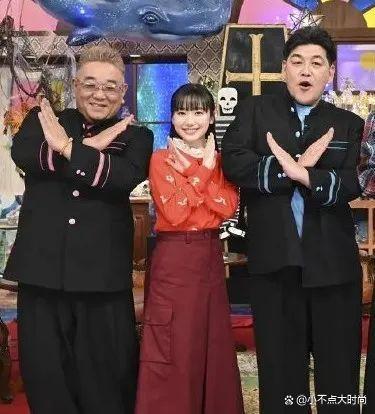 ：才懂小个子冬天要“裙过膝色协调”CQ9电子一米五的芦田爱菜显高搭配(图5)