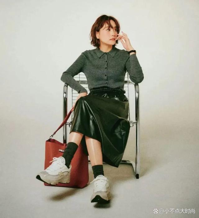 ：才懂小个子冬天要“裙过膝色协调”CQ9电子一米五的芦田爱菜显高搭配(图9)