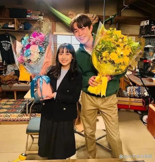 ：才懂小个子冬天要“裙过膝色协调”CQ9电子一米五的芦田爱菜显高搭配(图18)