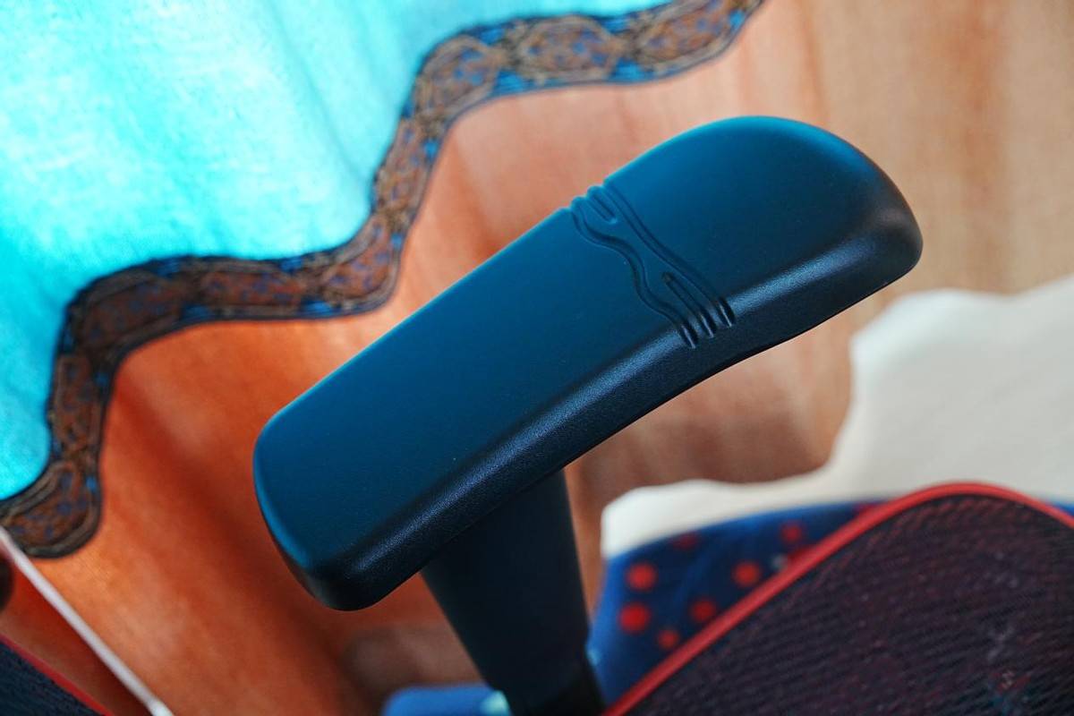 电竞工学椅选购指南功能材质都拉满就是不一样CQ9电子网站买对不买贵？保友金豪雄鹰X9(图13)