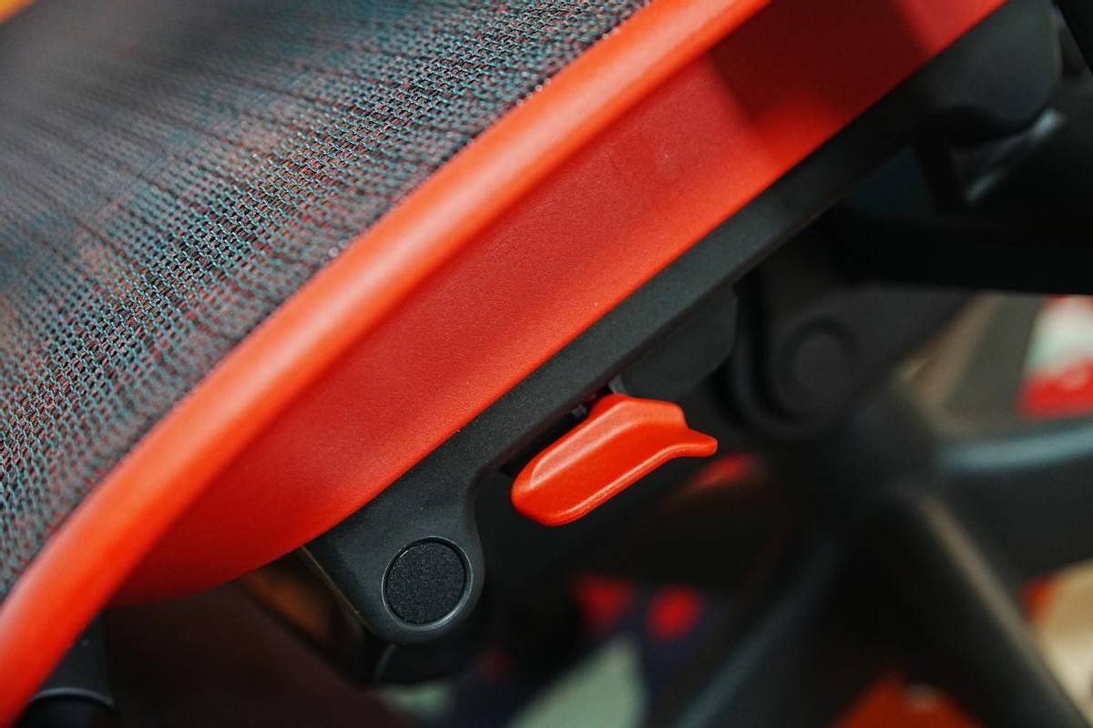 电竞工学椅选购指南功能材质都拉满就是不一样CQ9电子网站买对不买贵？保友金豪雄鹰X9(图25)