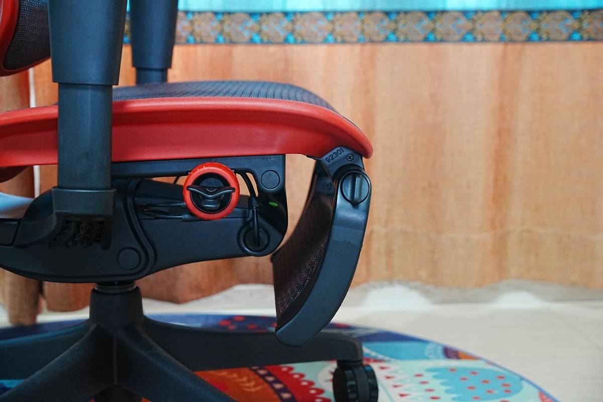 电竞工学椅选购指南功能材质都拉满就是不一样CQ9电子网站买对不买贵？保友金豪雄鹰X9(图35)