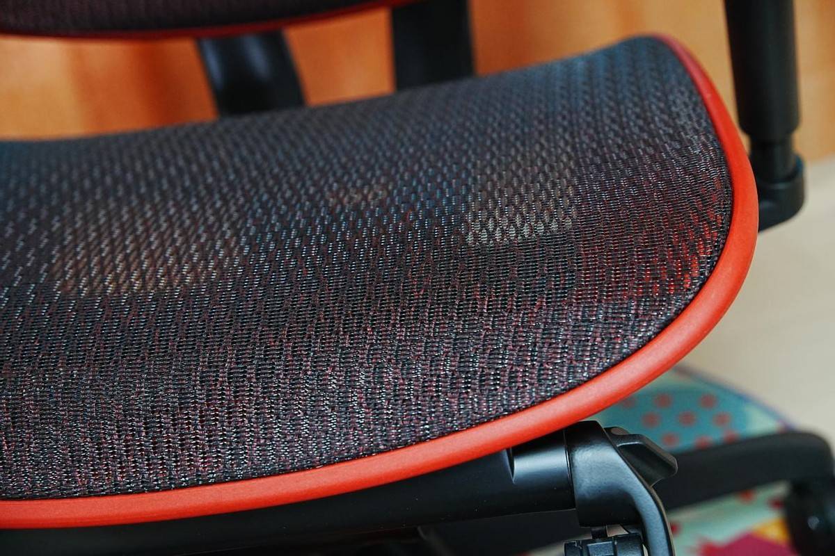 电竞工学椅选购指南功能材质都拉满就是不一样CQ9电子网站买对不买贵？保友金豪雄鹰X9(图36)